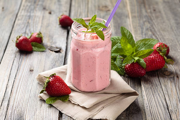 Peppermint Protein Shake Recipe (25g Protein, Tastes Like a Candy Cane)